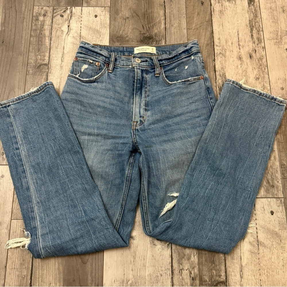 Abercrombie & Fitch  Women’s The Ankle Straight Ultra High Rise 2 L Distressed